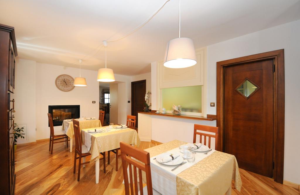 Bed & Breakfast Korta Gira Buici  Exterior photo
